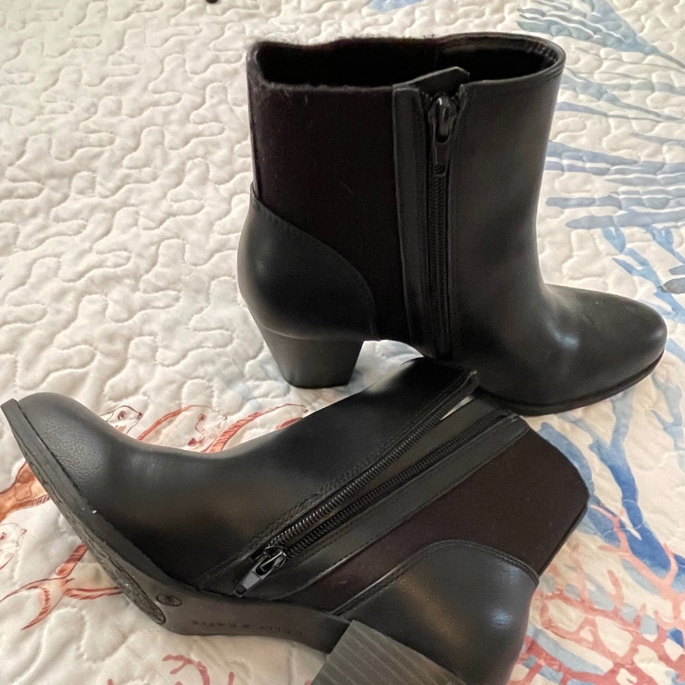 Black stretchy leather-look ankle boots. Size 8-1/2M. Kellie and Katie.